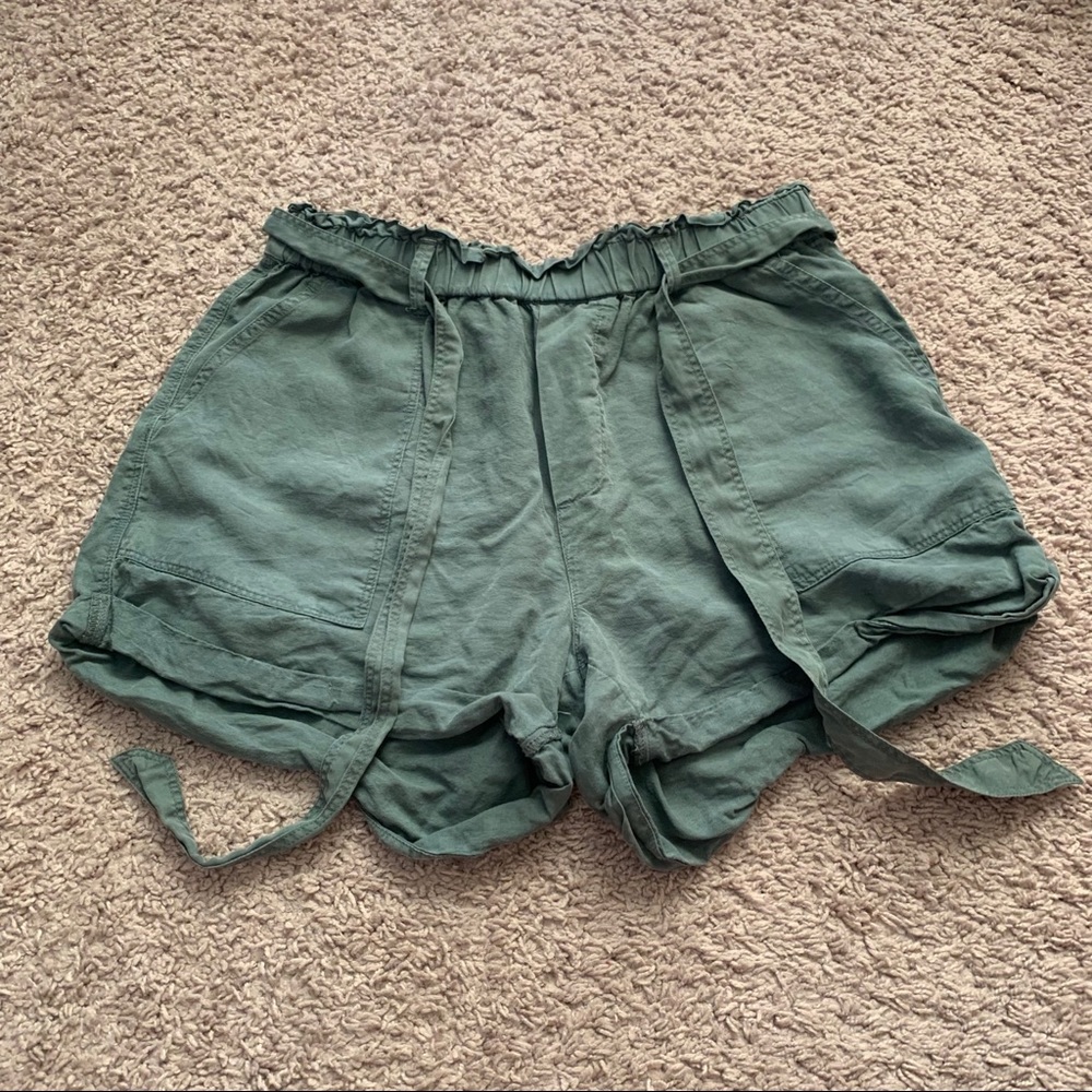 Aerie Green Paperbag Shorts Size Medium